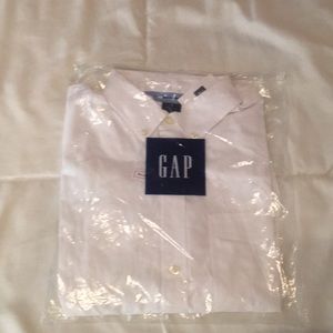 Gap long sleeve dress shirt. No iron. New